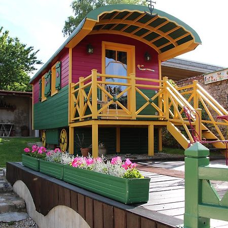 Bed and Breakfast Roulotte La Dominique Romery  Zewnętrze zdjęcie